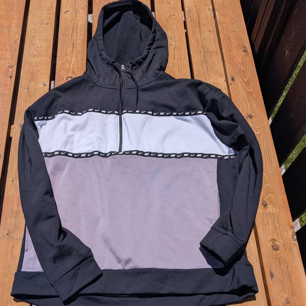 2/20$ Nike Women's Black and Gray Sweater